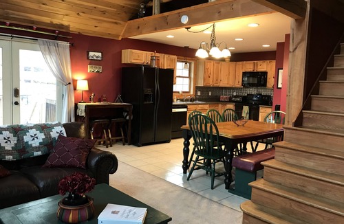 Edray Cabin | Enjoy private.beautiful… large house with outdoor hot tub and sauna !