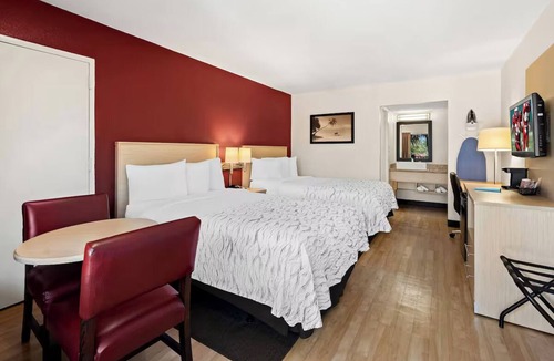 East Naples Hotel | Enjoy Relaxing Poolside Vibes at Bright Naples Room Close to Downtown