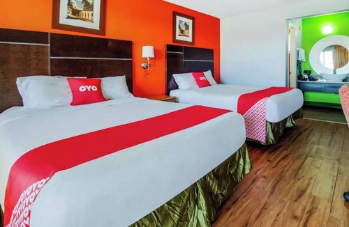 Ridgecrest Hotel | Enjoy Ridgecrest’s Attractions with Budget Comfort in a Room with 2 Queen Beds