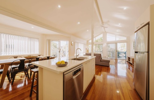 Diamond Beach House | Enjoy sitting on the balcony listening to the ocean waves with the sea breeze