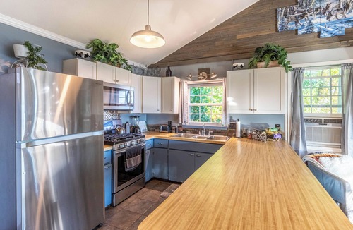 Franklin Cabin | Enjoy spring in the mountains of Franklin, NC! Welcome to Traces of Heaven.