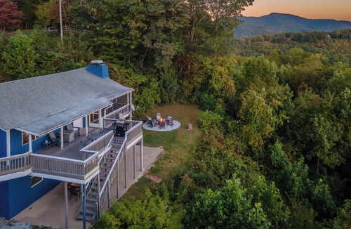 Franklin Cabin | Enjoy spring in the mountains of Franklin, NC! Welcome to Traces of Heaven.