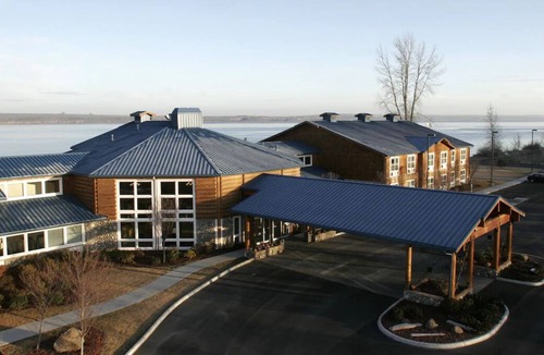 Boardman House | Enjoy Stunning Views Across the Columbia River! FREE Parking, Outdoor Pool!