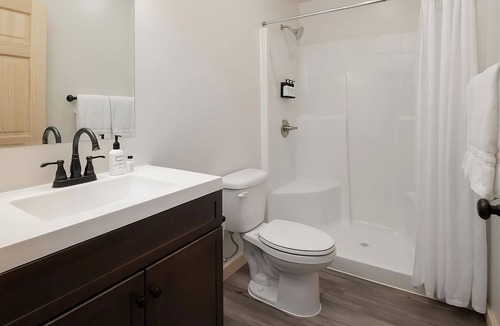 Boardman Hotel | Enjoy Stunning Views Across the Columbia River! 3 Relaxing Cabins, Outdoor Pool