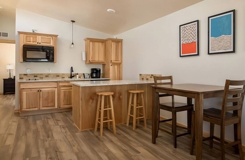 Boardman Hotel | Enjoy Stunning Views Across the Columbia River! 3 Relaxing Cabins, Outdoor Pool