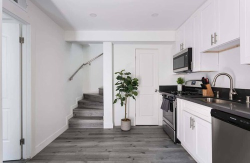 Glendale Apartment | Enjoy Stylish 3BR Apt, Sleeps 6 with Free Parking