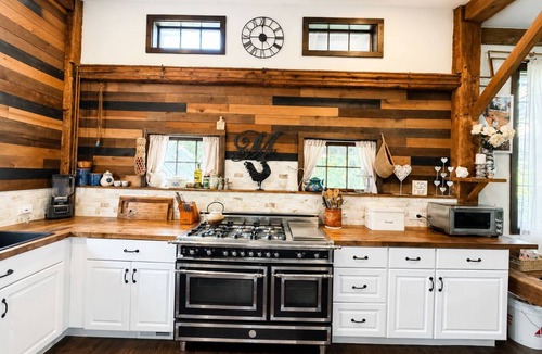 Kent House | Enjoy the ambiance of the Spirit Horse Farm just 1 mile from the town of Kent CT