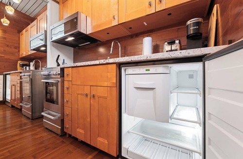 Atlantic Beach Apartment | Enjoy the Guest Suite situated on a lush oceanfront property in Atlantic Beach