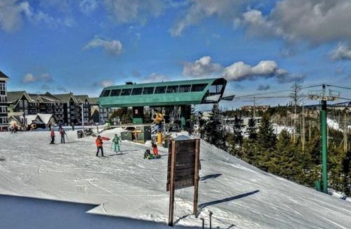 Edray Apartment | Enjoy the Long Range View, Ski in n out Top of the Mountain condo
