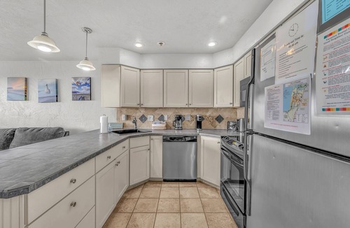 Seaside Condo | Enjoy the Prom from this beautiful oceanfront condo in the heart of Seaside!