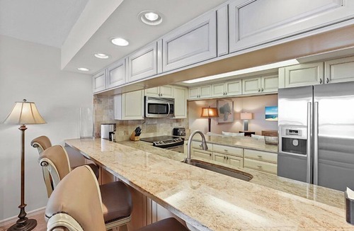 Park Shore Condo | Enjoy this bright 10th flr beachfront condo-CL1003