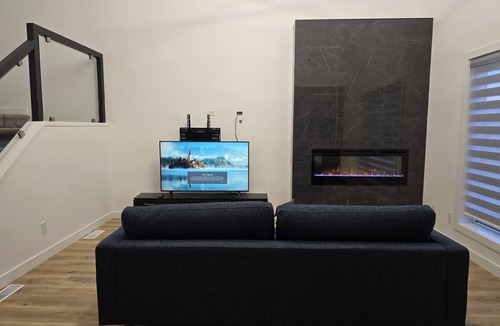 St. Adolphe House | Enjoy this modern ENTIRE HOME in a welcoming and family-friendly neighbourhood!