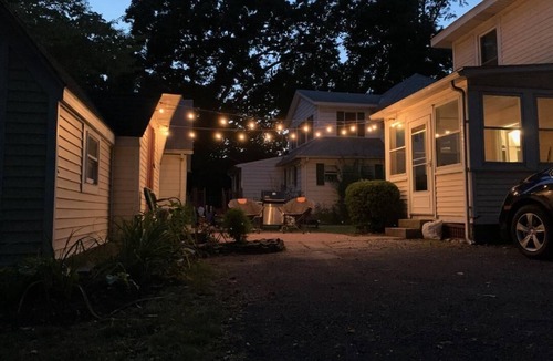 Lakeside House | Enjoy this year round cottage centrally located to all Lakeside has to offer.