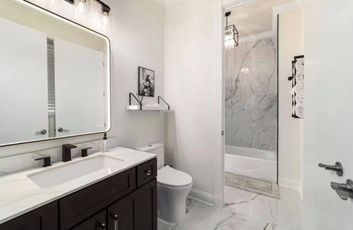 Reddick House | Enjoy total privacy on a fully fenced 25-acre luxury ranch retreat of 5100sqft