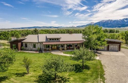 Livingston House | Enjoy your own stretch of the Yellowstone at Mayfly Manor