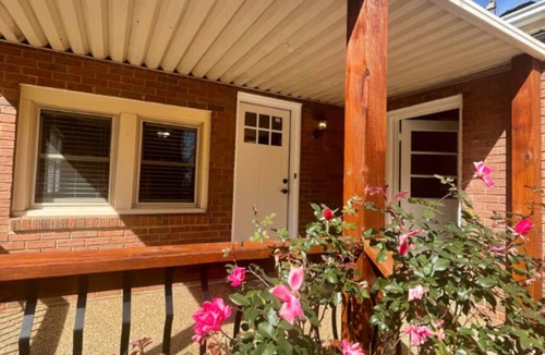 Taylorsville House | Enjoy your stay at the cozy Vintage Rose Farmhouse located in Taylorsville, NC.