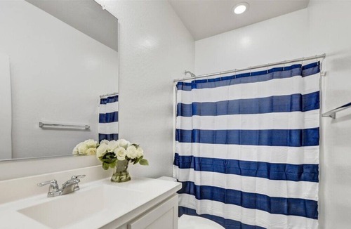 Laveen House | Enjoy your vacation with entertainment centers around