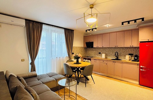 Piatra Neamt Apartment | Enjoyable 1-bedroom apartment with AC in charming Piatra Neamț