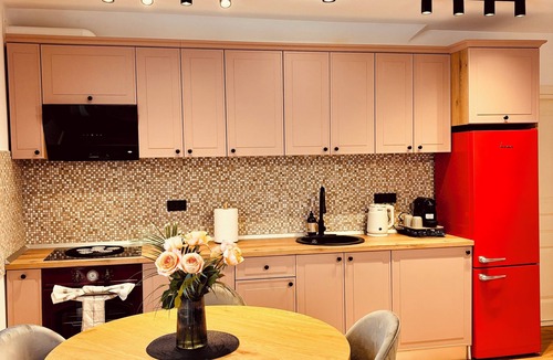 Piatra Neamt Apartment | Enjoyable 1-bedroom apartment with AC in charming Piatra Neamț