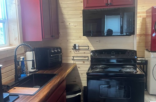 Marlinton Cabin | Enjoyable 2-bedroom cabin with AC in charming Marlinton.