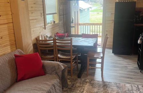 Marlinton Cabin | Enjoyable 2-bedroom cabin with AC in charming Marlinton.