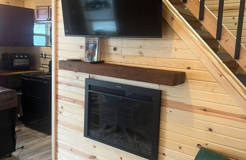 Marlinton Cabin | Enjoyable 2-bedroom cabin with AC in charming Marlinton.