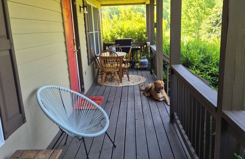 Afton Cottage | Enjoyable 2-bedroom cottage in Afton Virginia. 1.5 miles from the best winery!