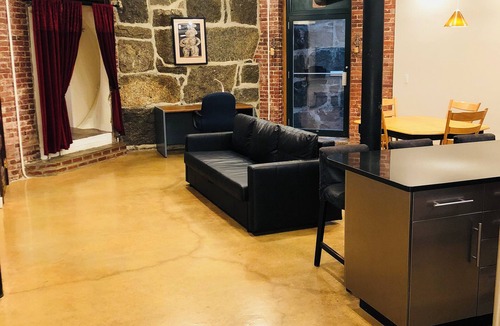 Lynn Apartment | Enjoyable 2-bedroom lower level apartment in charming Lynn
