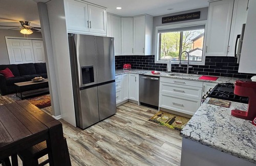 St. Charles Apartment | Enjoyable 2-bedroom apartment with AC in charming downtown St Charles