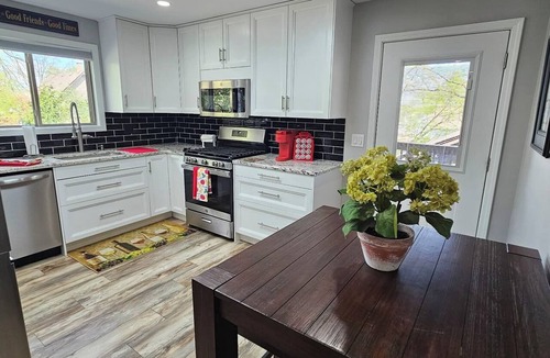 St. Charles Apartment | Enjoyable 2-bedroom apartment with AC in charming downtown St Charles