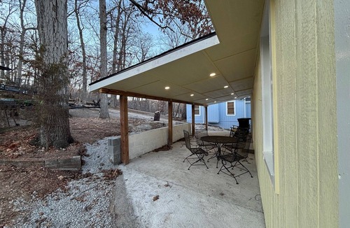 Versailles House | Enjoyable 3-bedroom house in charming Ozarks Cove