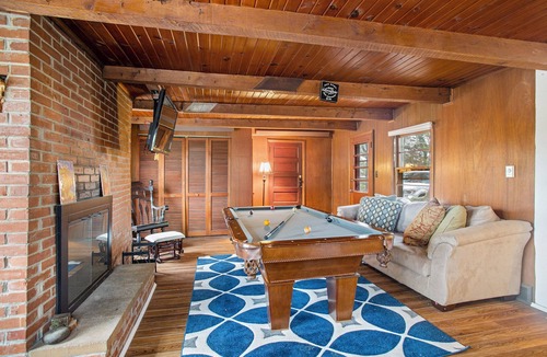 Kent Other | Enjoyable 4-bedroom farmhouse with AC in charming Mount Carroll
