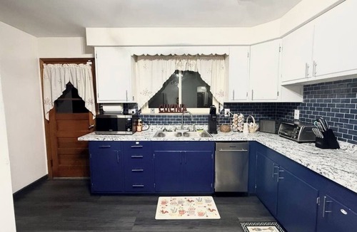 Monroeville House | Enjoyable 4-bedroom house with AC in Monroeville