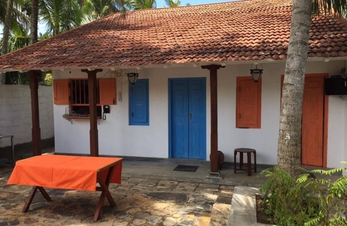Dondra Bed & Breakfast | Enjoyable bed & breakfast with AC in Dondra - 2 bedrooms