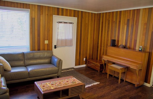 Sequim Condo | Enjoyable Historic Roadside Retreat -In charming Sequim - Pet Friendly!