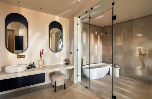 Pyrgos Hotel | Enorme EOS Santorini - Adults Only