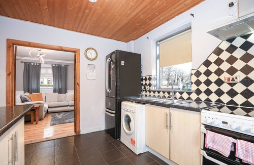 Gilmerton Bed & Breakfast | Enormous Family Room in Elegant Cottage