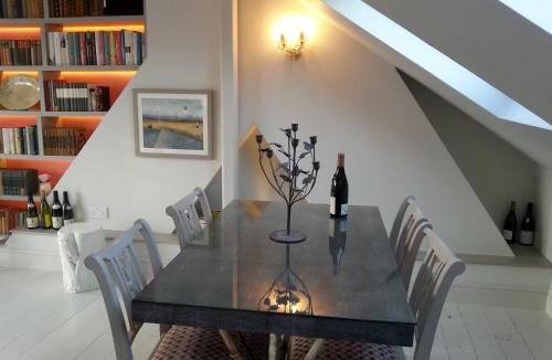 Nine Elms Bed & Breakfast | Ensuite B&B Roof Terrace Nr Nine Elms