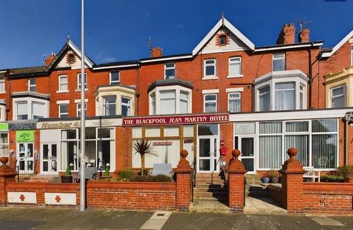 North Shore Hotel | Ensuite Small Double Room in a lovely Hotel
