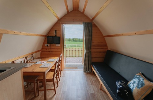 Tamworth Cabin | Ensuite Wooden Cabin in Rural Staffordshire
