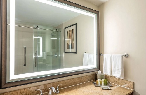 Alexandria West Hotel | Ensuring a Very Comfortable & Memorable Stay! Onsite Pool, Onsite Parking!