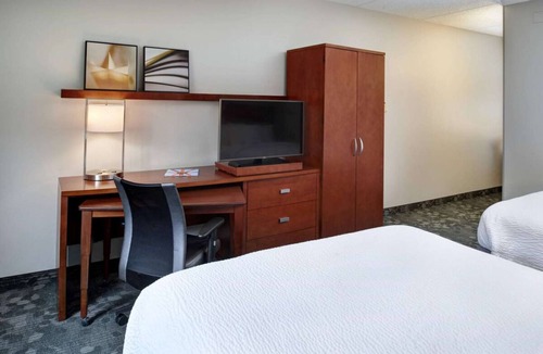 Brookfield Hotel | Ensuring a Very Comfortable & Memorable Stay! 2 Relaxing Units, Indoor Pool!