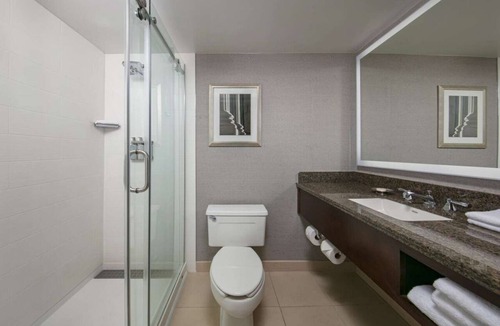 Executive Park Hotel | Ensuring a Very Comfortable & Memorable Stay! Pets Are Welcome, Parking, Pools!