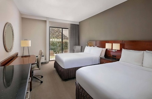 Executive Park Hotel | Ensuring a Very Comfortable & Memorable Stay! Pets Are Welcome, Parking, Pools!