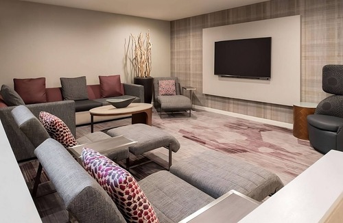 Bridle Trails Hotel | Ensuring a Very Comfortable & Memorable Stay! Pets are Allowed, w/Indoor Pool!