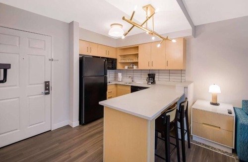Andover Hotel | Ensuring a Very Comfortable & Memorable Stay! Free Breakfast, Pet-Friendly, Pool