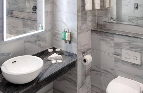 City Centre Dublin Hotel | Ensuring a Very Comfortable and Memorable Stay! Four Units, Downtown Location!
