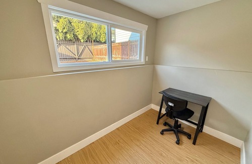 Okanagan-Similkameen House | Entertain w/Fire Pit, Patio, Yard, Huge TV & BBQ. Quiet neighbourhood. Pets OK
