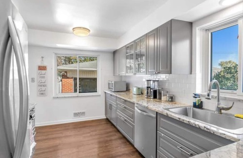 Madison Heights House | ★Entertainment & Game Room w/Bar★ Cheerful and Bright Ranch w/2 Full Baths