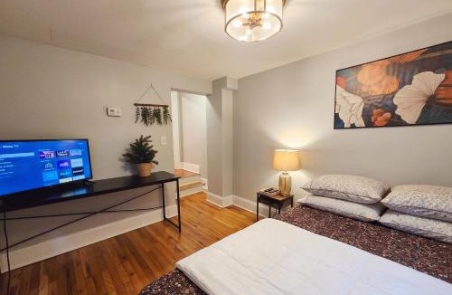 Downtown Baltimore Apartment | Entire 1BD APT Downtown -Free Parking -Pet Allowed -Netflix TV